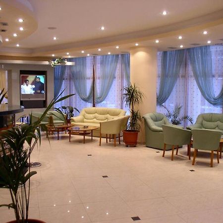 Hôtel Rex à Tulcea Extérieur photo