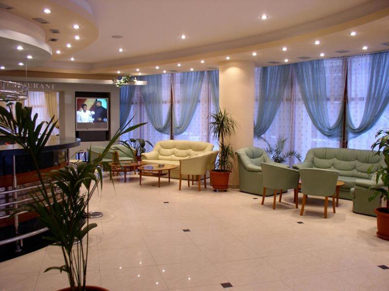 Hôtel Rex à Tulcea Extérieur photo